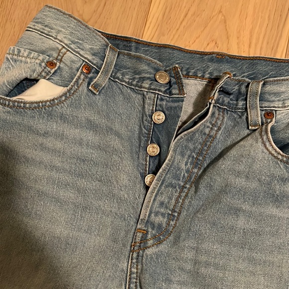 Levi’s 501 Distressed Straight Leg Lightwash Jeans sz. 28 - Picture 3 of 9